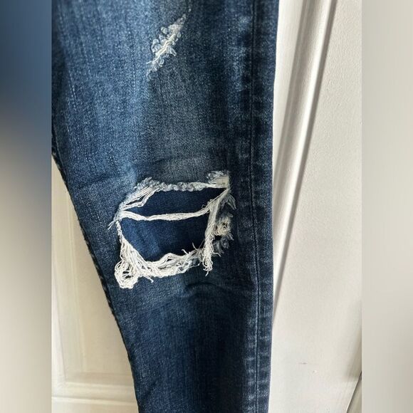 EUC Silver Tuesday Skinny Distressed Women’s Jeans - Picture 2 of 8